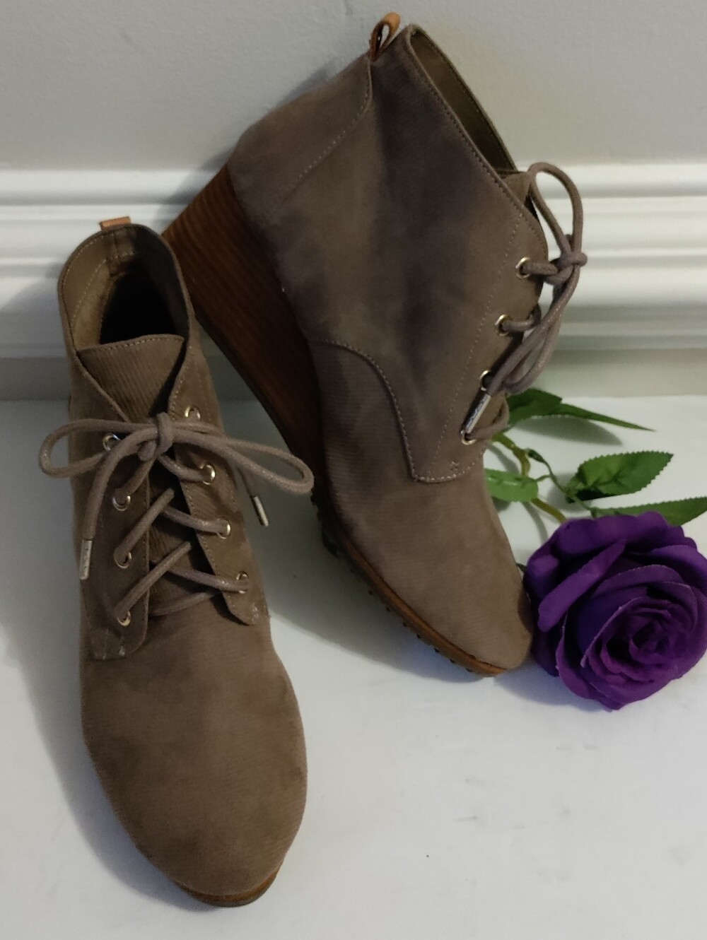 Dr. Scholl's Close Call Wedge Booties Taupe Size 8